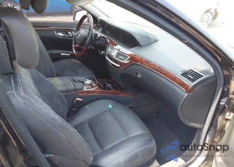 2012 Mercedes-Benz S 550 4Matic z USA, uszkodzony, nr VIN WDDNG9EB9CA464943